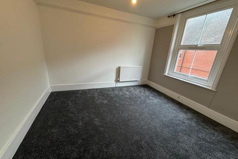 2 bedroom flat to rent, St Andrews Rd  Droitwich  WR9 8DJ