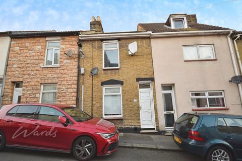 3 bedroom terraced house to rent, Sturla Road Chatham ME4