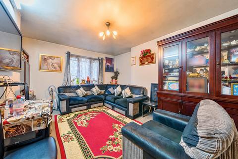 3 bedroom end of terrace house for sale, Crown Road, Ilford