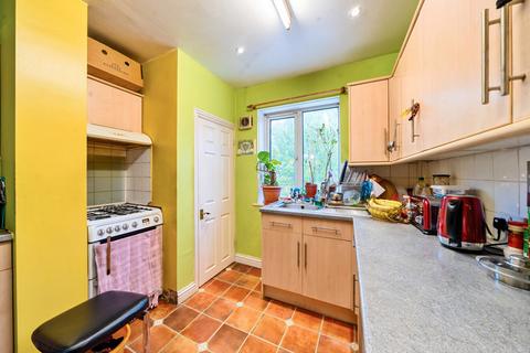 3 bedroom end of terrace house for sale, Crown Road, Ilford