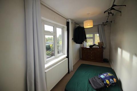 2 bedroom house to rent, Grover Road, Oxhey Village