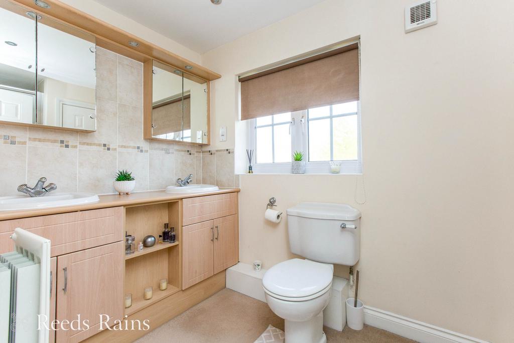 Main En-Suite