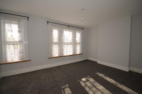 2 bedroom apartment to rent, Elvendon Road, N13