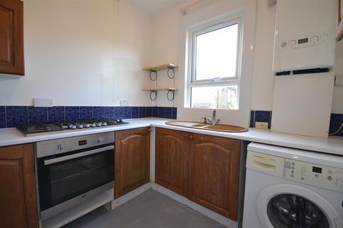 2 bedroom apartment to rent, Elvendon Road, N13