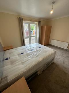 1 bedroom in a flat share to rent, Warley Road, Hayes UB4