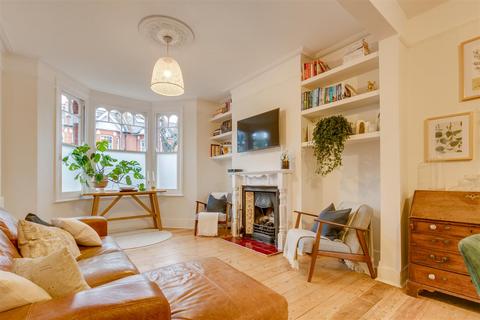 3 bedroom house to rent, Engadine Street, London