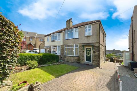 3 bedroom semi-detached house to rent, Belmont Gardens, Bradford BD12