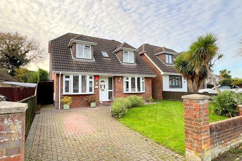 Ferndale Road, New Milton, Hampshire. BH25 5EX