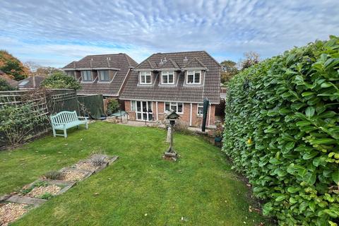 4 bedroom chalet for sale, Ferndale Road, New Milton, Hampshire. BH25 5EX