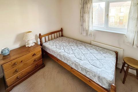 2 bedroom end of terrace house to rent, Causeway Side, Huddersfield HD7