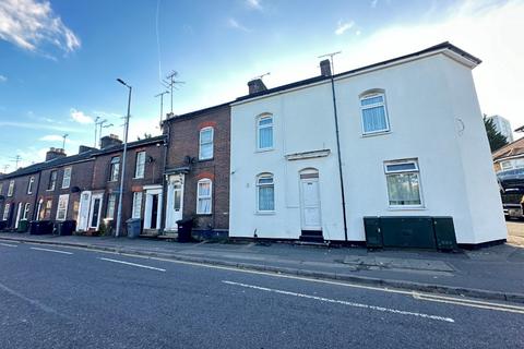 Studio to rent, 204 Park Street, Luton, Bedfordshire, LU1 3HB