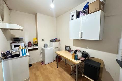 Studio to rent, 204 Park Street, Luton, Bedfordshire, LU1 3HB