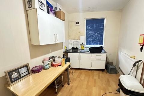 Studio to rent, 204 Park Street, Luton, Bedfordshire, LU1 3HB