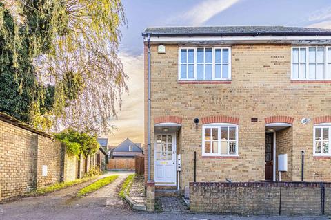 2 bedroom house to rent, Glencoe Road, Bushey