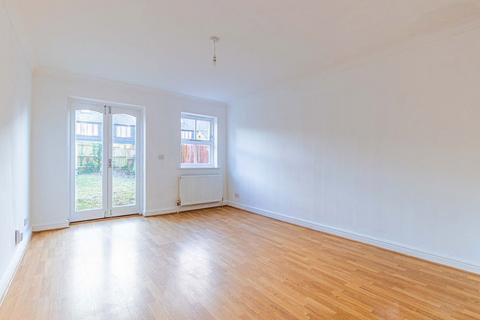 2 bedroom house to rent, Glencoe Road, Bushey