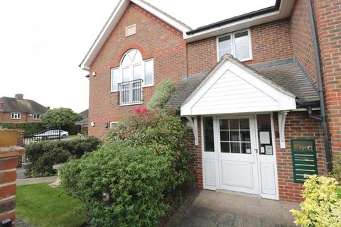 2 bedroom flat to rent, Marsh Place, Pangbourne, RG8