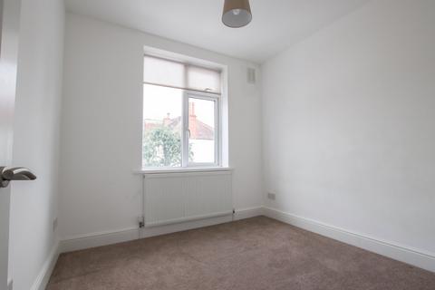 2 bedroom flat to rent, Central Avenue, WALLINGTON, SM6