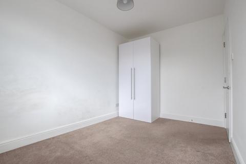 2 bedroom flat to rent, Central Avenue, WALLINGTON, SM6