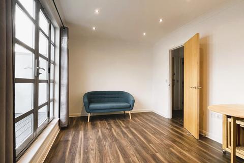 1 bedroom flat to rent, Charlesmere Gardens, SE28