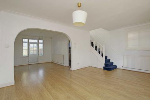 3 bedroom house to rent, The Close, Isleworth TW7