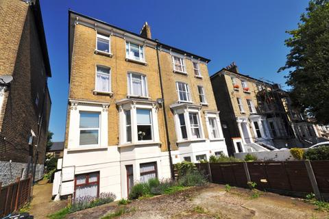 2 bedroom flat to rent, Grosvenor Road, Wanstead