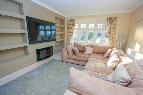 5 bedroom detached house for sale, Alpine Road, Rushden NN10