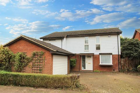 4 bedroom detached house to rent, Fouracres, Letchworth Garden City, SG6