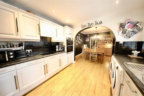 3 bedroom terraced house for sale, Gladstone Street, Hessle