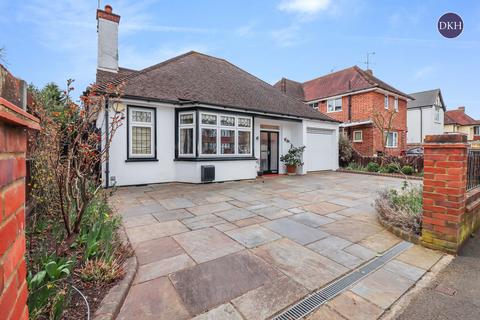 4 bedroom bungalow for sale, Parkside Drive, Watford WD17