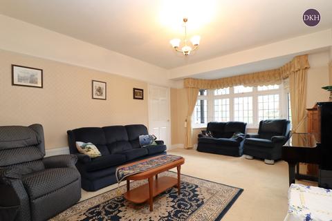 4 bedroom bungalow for sale, Parkside Drive, Watford WD17