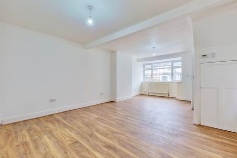 3 bedroom end of terrace house to rent, Whittington Avenue, Hayes UB4