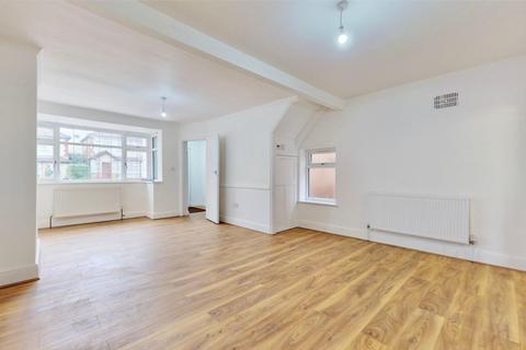 3 bedroom end of terrace house to rent, Whittington Avenue, Hayes UB4