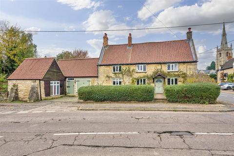 3 bedroom detached house for sale, High Street, Islip