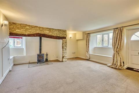 3 bedroom detached house for sale, High Street, Islip