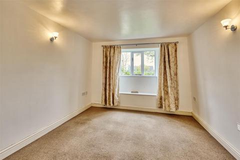 3 bedroom detached house for sale, High Street, Islip