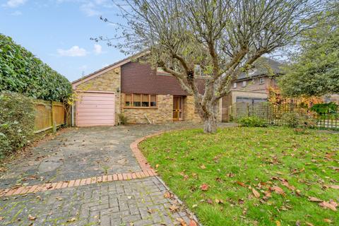 4 bedroom detached house for sale, Cuckhoo Hill Drive, Pinner, HA5