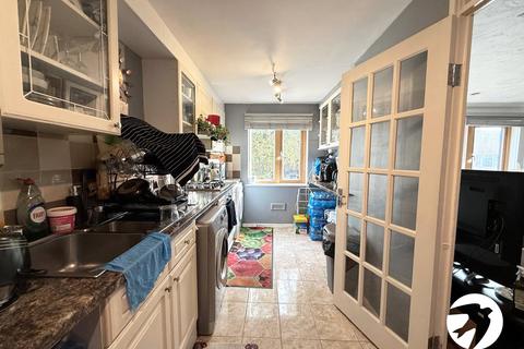 2 bedroom maisonette for sale, Stoneycroft Close, London, SE12