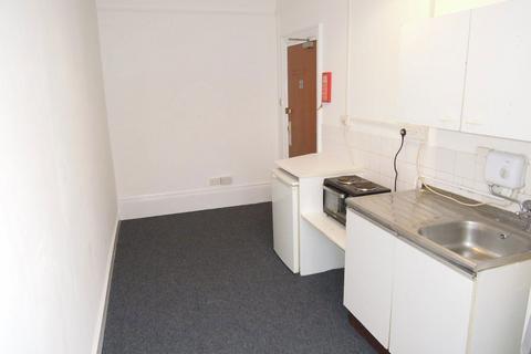 Studio to rent, LEXDEN