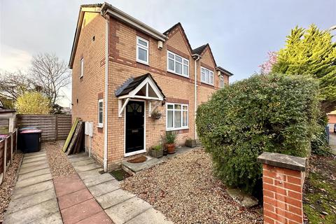 3 bedroom semi-detached house to rent, Whimberry Close, Salford