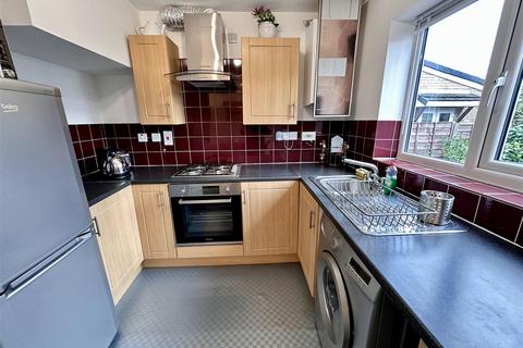 3 bedroom semi-detached house to rent, Whimberry Close, Salford