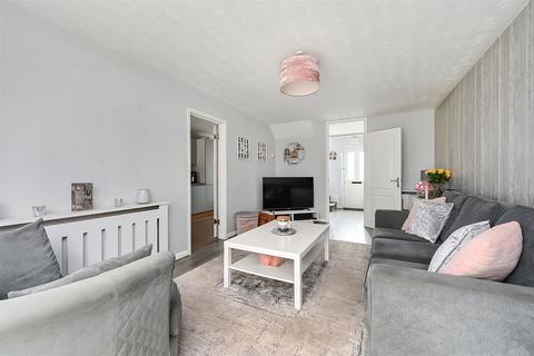 8 Denton Way, Frimley, Camberley, GU16 8UQ