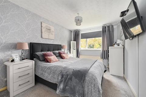 8 Denton Way, Frimley, Camberley, GU16 8UQ