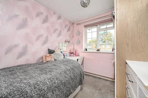 8 Denton Way, Frimley, Camberley, GU16 8UQ