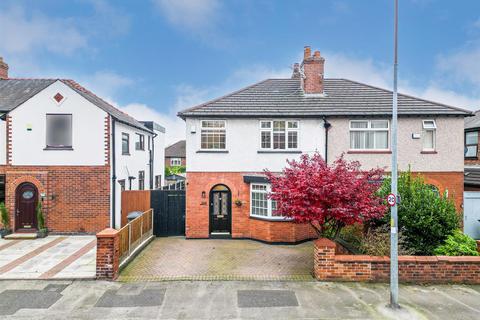 3 bedroom semi-detached house for sale, The Avenue, Leigh