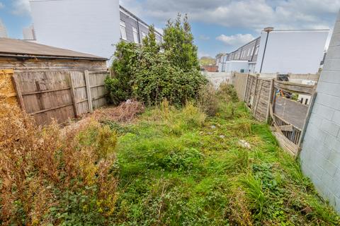 39 Adelaide Road, Tilbury, RM18 7BD