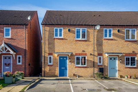 3 bedroom semi-detached house to rent, Church Gate, York