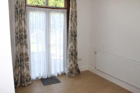 4 bedroom end of terrace house to rent, Bush Hill Park, EN1 2RS