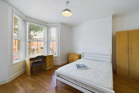 5 bedroom terraced house to rent, Riley Road, Brighton