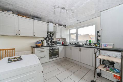 3 bedroom flat to rent, ., Tooting, London, SW16