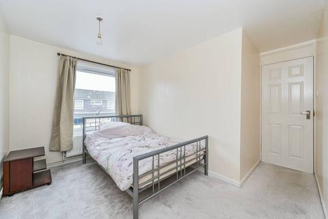 4 bedroom flat to rent, ., Tooting, London, SW16